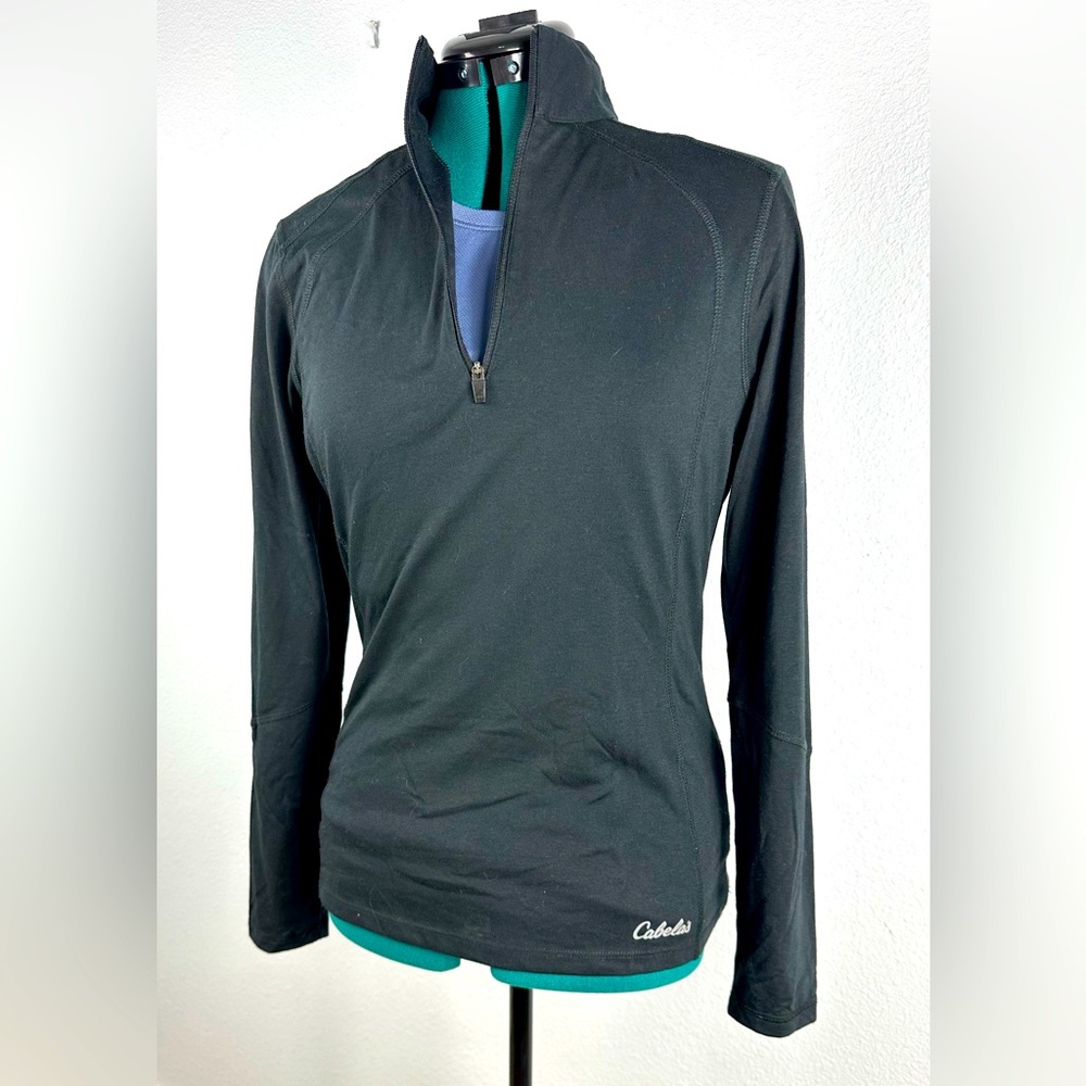 Cabela’s black 1/2 zip workout top size M.